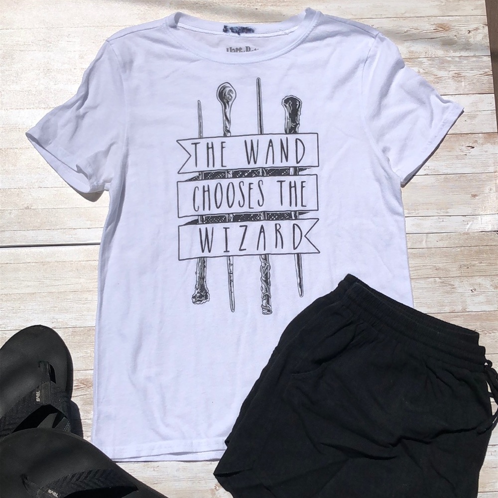 “The Wand Chooses The WIzard" - “Harry Potter" graphic tshirt - junior size M